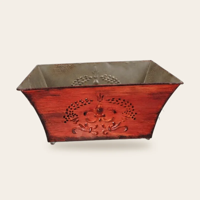 Fioriera rettangolare in metallo rossa con giglio a rilievo e piedini, 31 × 19 cm